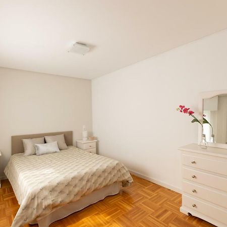 Light And Bright Apartment In Central Valenza Esterno foto