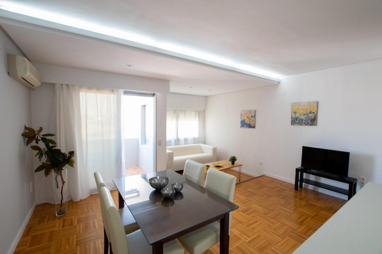 Light And Bright Apartment In Central Valenza Esterno foto