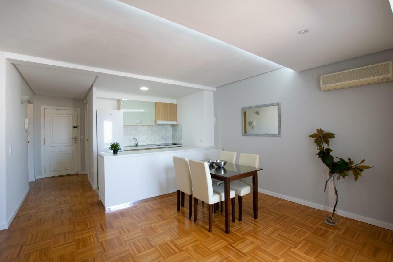 Light And Bright Apartment In Central Valenza Esterno foto