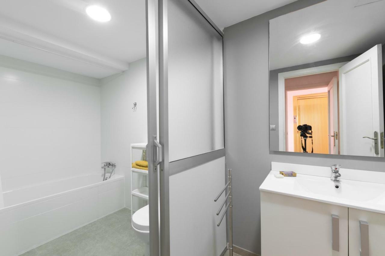 Light And Bright Apartment In Central Valenza Esterno foto