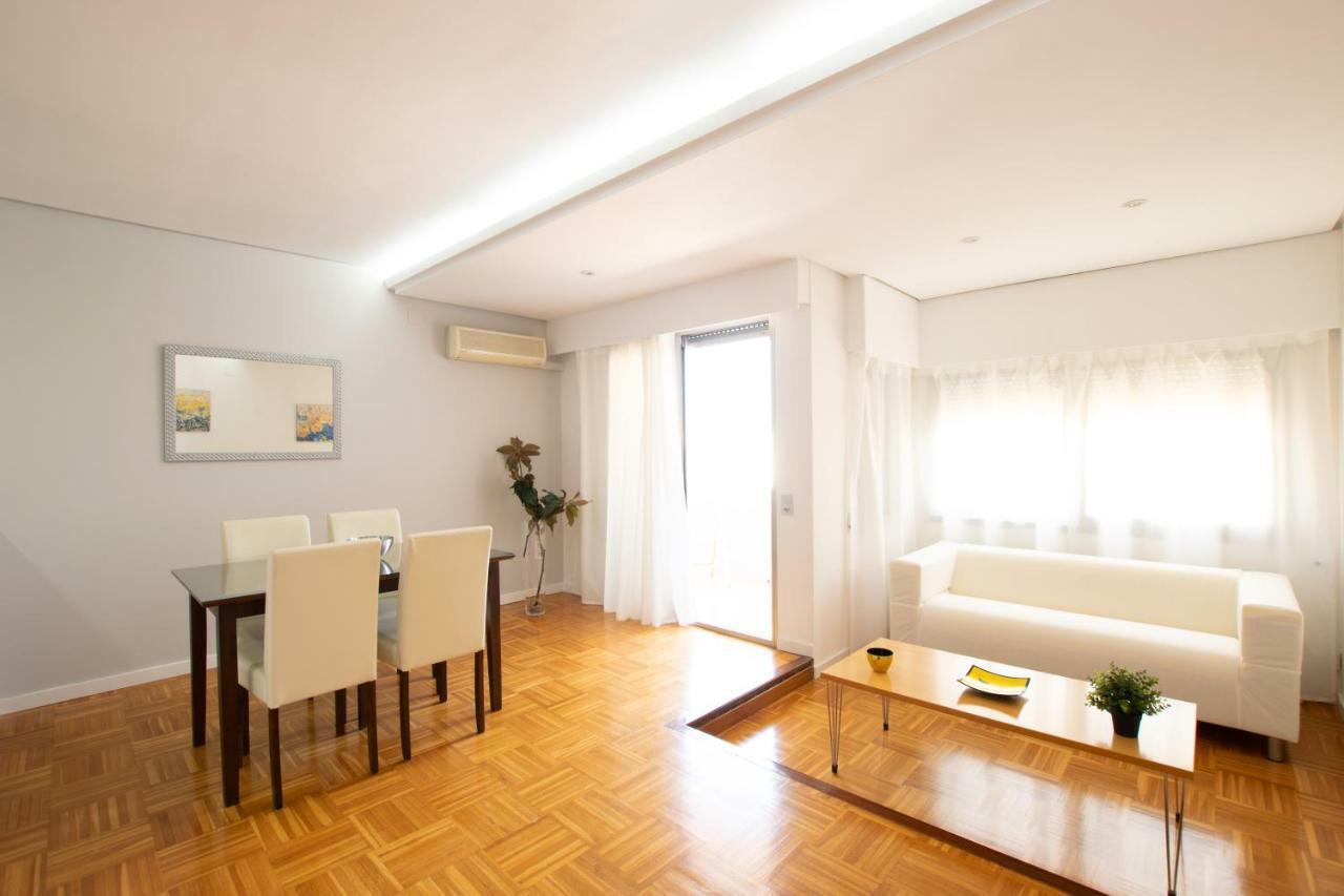 Light And Bright Apartment In Central Valenza Esterno foto