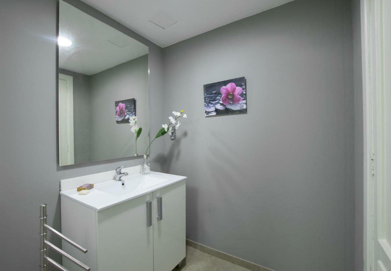 Light And Bright Apartment In Central Valenza Esterno foto
